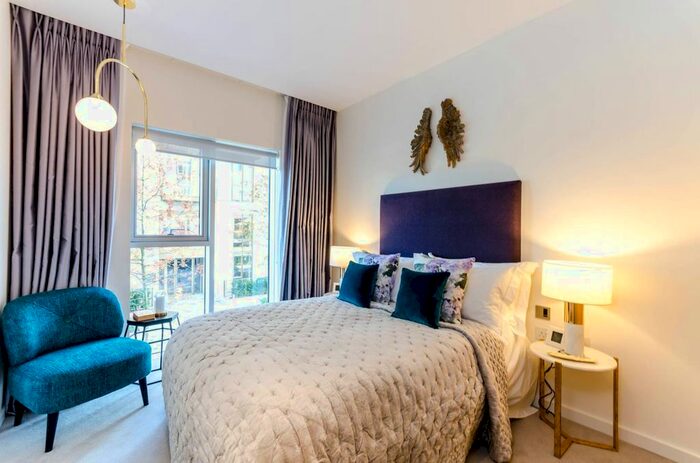 3 Bedroom Flat To Rent In Bolander Grove, Earls Court, London, SW6