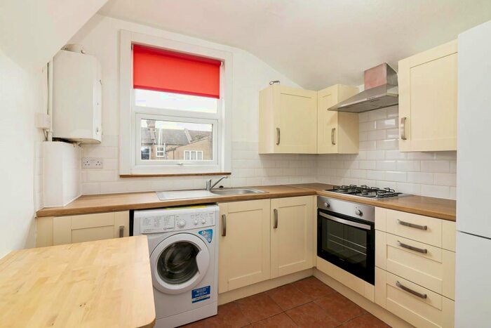 2 Bedroom Flat To Rent In Feenan Highway, Tilbury, RM18