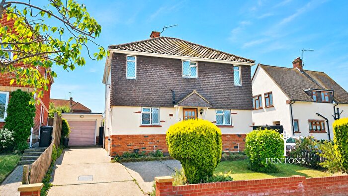 4 Bedroom Detached House For Sale In The Close, Frinton-On-Sea, CO13