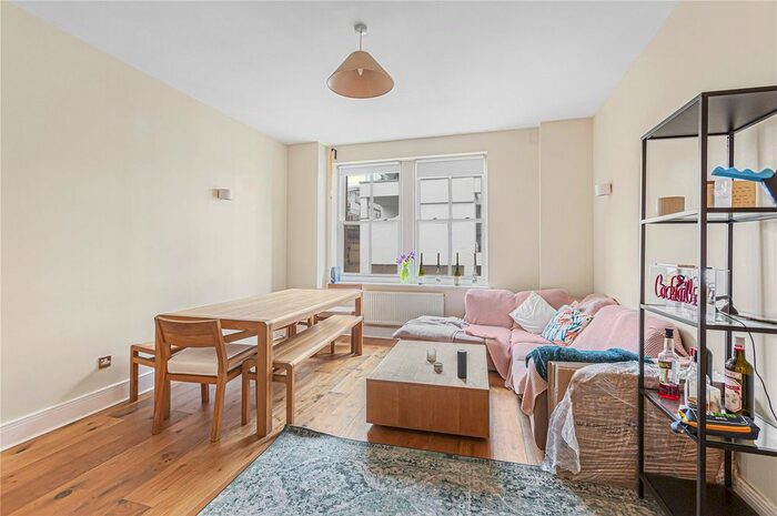 3 Bedroom Flat To Rent In Farringdon Road, Clerkenwell, London, EC1M