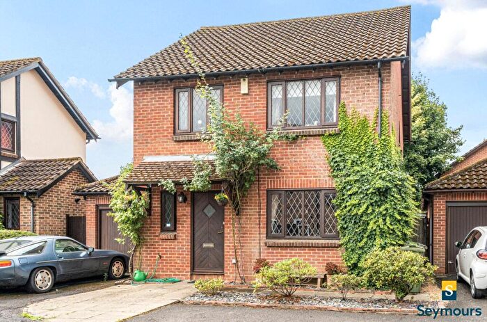 4 Bedroom Detached House For Sale In Sutherland Drive, Burpham, Guildford, Surrey, GU4