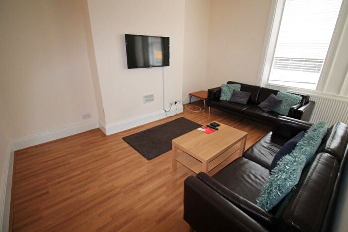 4 Bedroom Maisonette To Rent In Jesmond Road, Newcastle Upon Tyne, NE2