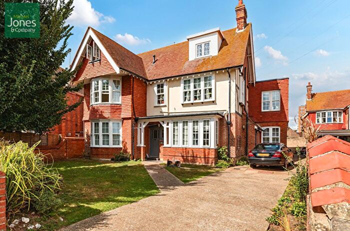 1 Bedroom Flat To Rent In Abbey House, Abbey Road, Worthing, BN11