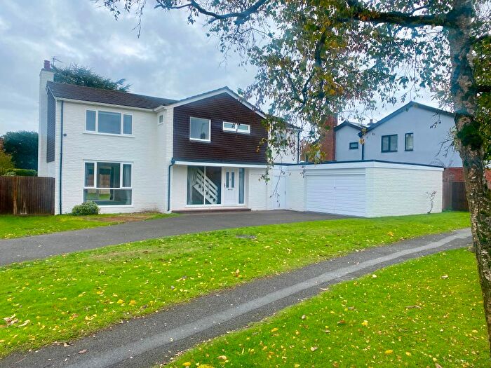 5 Bedroom Detached House To Rent In Foley Close, Beaconsfield, HP9