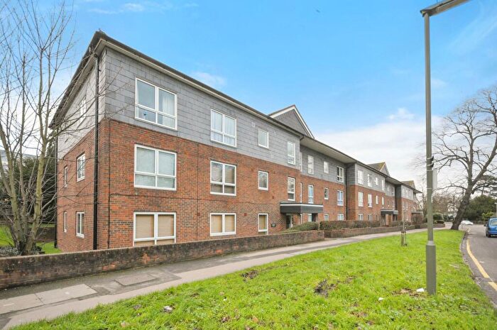 1 Bedroom Flat To Rent In The Avenue, Worcester Park, KT4