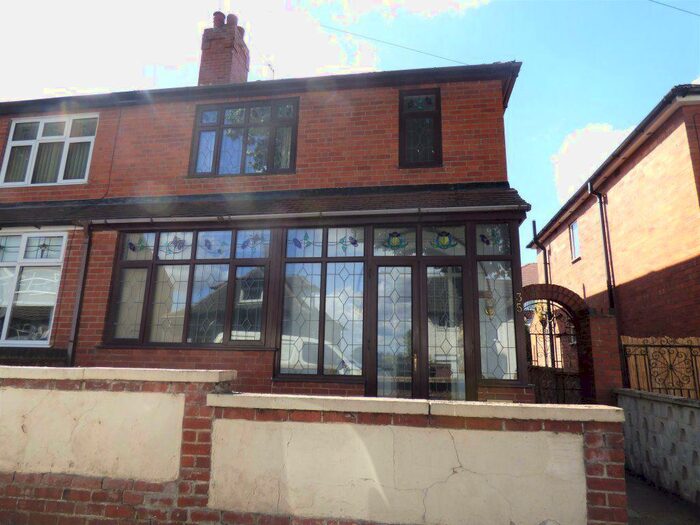 3 Bedroom Semi-Detached House To Rent In Park Drive, Ilkeston., DE7