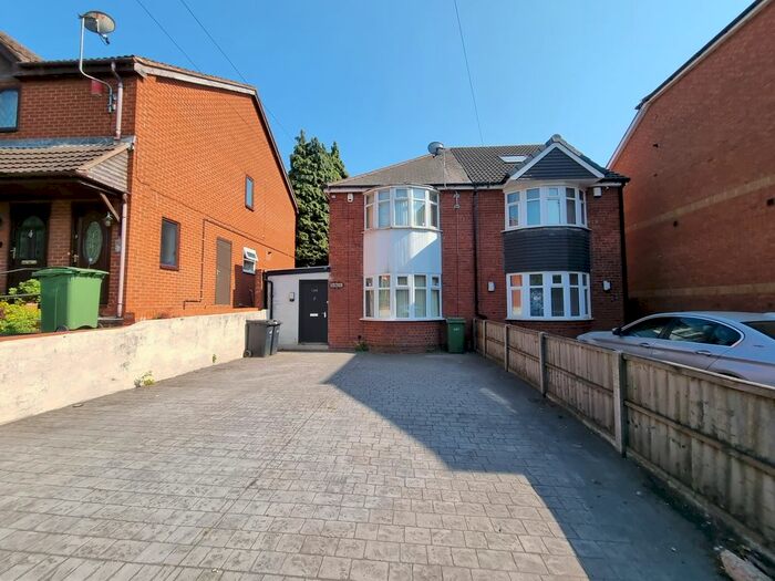 4 Bedroom Property To Rent In High Street, Pensnett, Brierley Hill, DY5