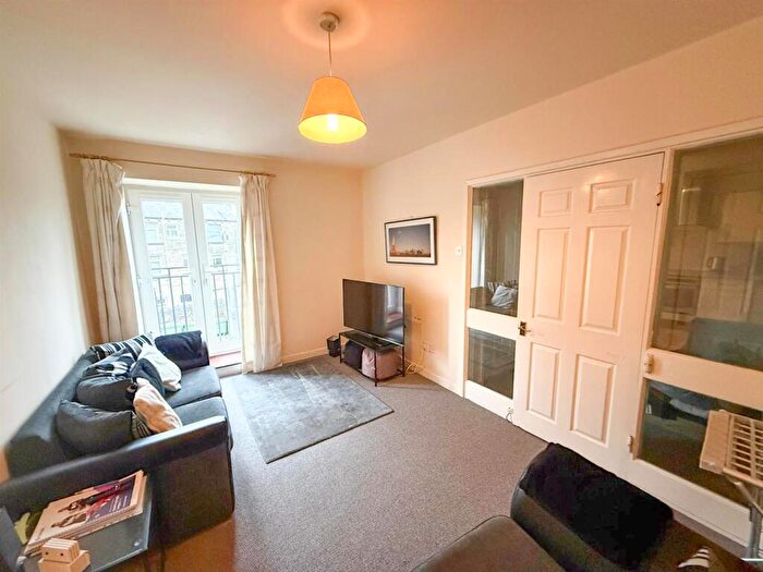 2 Bedroom Apartment For Sale In Nicolsons Place, Silsden, BD20