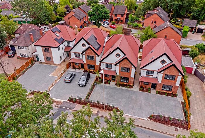 5 Bedroom Detached House For Sale In Hatfield Road, St. Albans, AL4