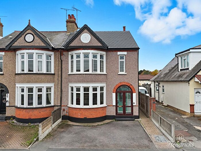 3 Bedroom Semi-detached House For Sale In High Street, Southend-On-Sea, SS3