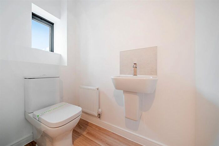 2 Bedroom End Of Terrace House To Rent In Bridgewater Close, Nottingham, NG2