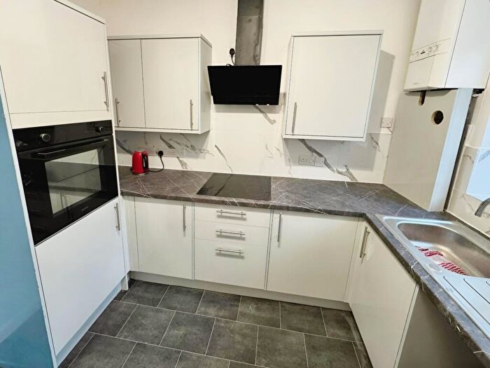 3 Bedroom Semi-Detached House To Rent In Holme Avenue, Huddersfield, West Yorkshire, HD5