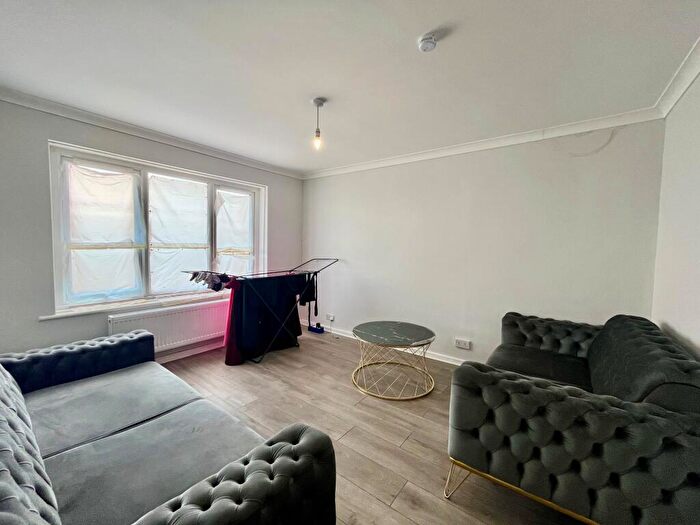 1 Bedroom Flat To Rent In Brignall Garth, Leeds, LS9