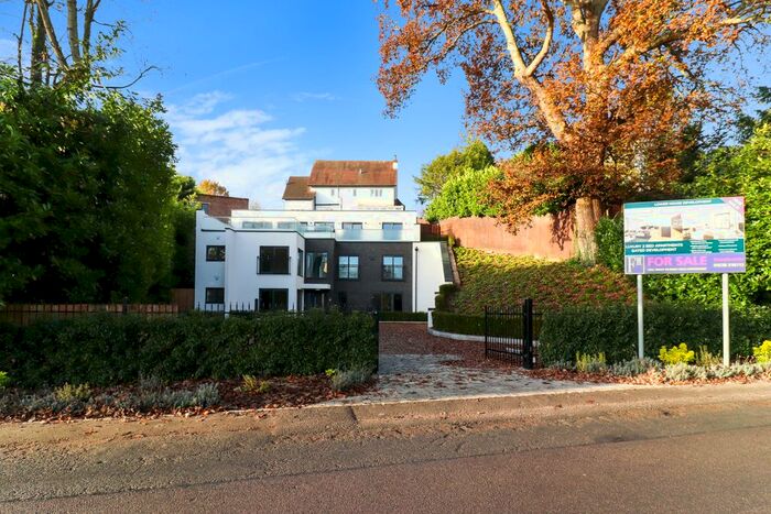 2 Bedroom Flat To Rent In Lower House, Gerrards Cross, SL9