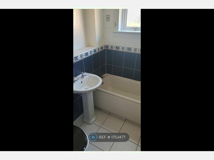 3 Bedroom Flat To Rent In Hazel Road, Cumbernauld, Glasgow, G67