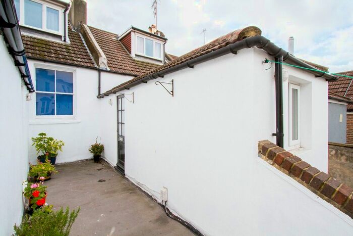 2 Bedroom Flat To Rent In Upper Lewes Road, Brighton, BN2