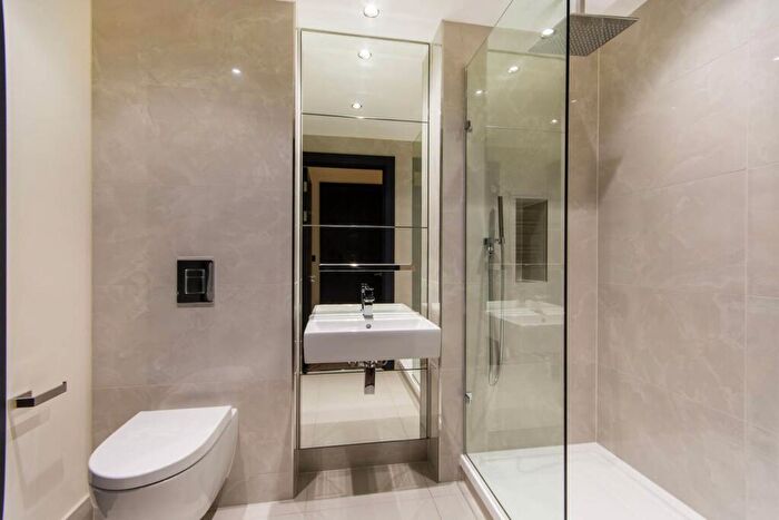 2 Bedroom Flat To Rent In Queenstown Road, Battersea, London, SW11