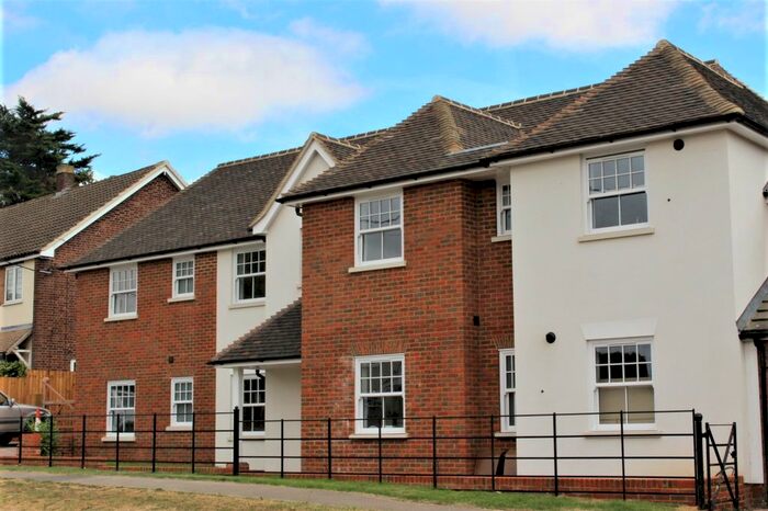 2 Bedroom Flat To Rent In Roman Road, Brentwood, Essex, CM15