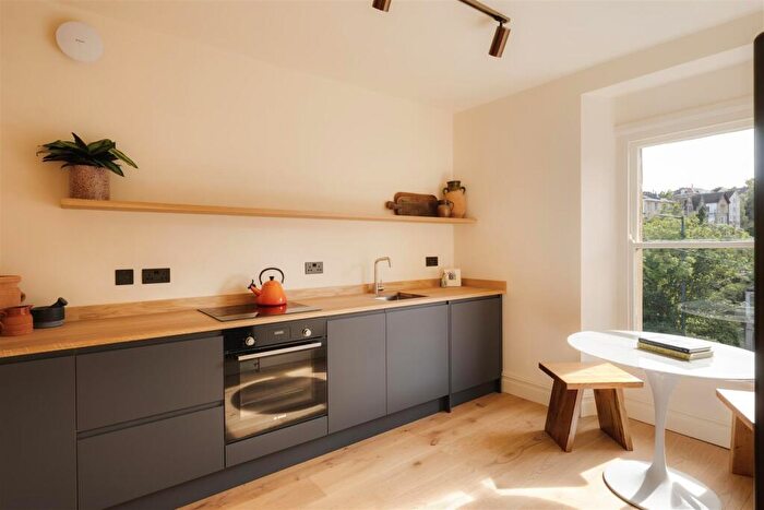 2 Bedroom Flat For Sale In Redland Road, Cotham, Bristol, BS6