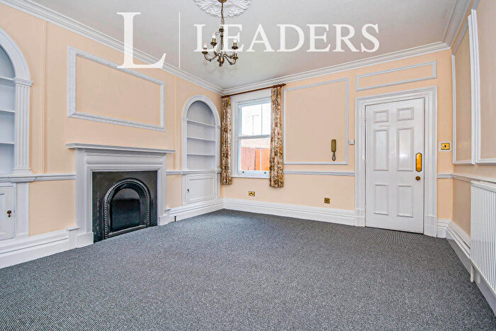 1 Bedroom Flat To Rent In South Square, PE21