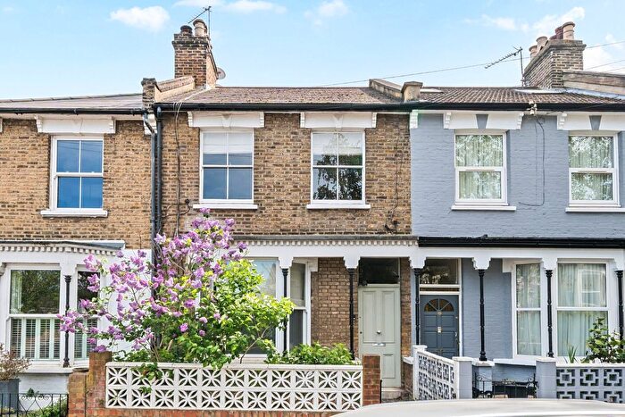 2 Bedroom Flat For Sale In Shakespeare Road, Acton, London, W3