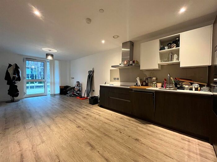 2 Bedroom Flat To Rent In Lockside Lane, Salford, M5