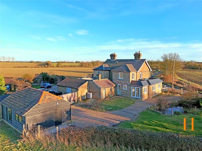3 Bedroom Semi-Detached House For Sale In Wyses Road, Highwood, Chelmsford, Essex, CM1