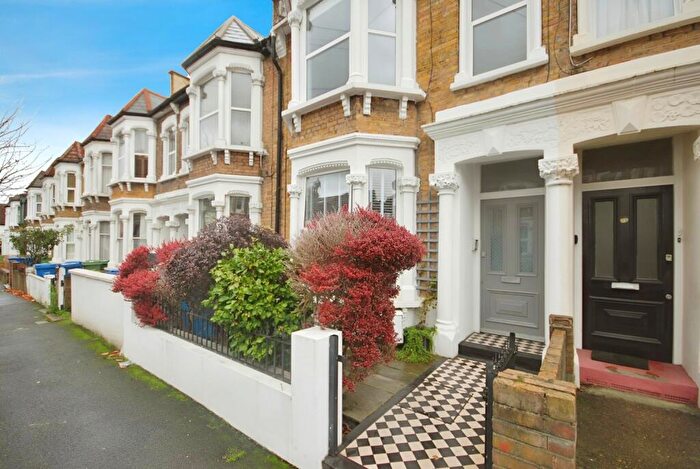 3 Bedroom Flat To Rent In Keston Road Peckham, SE15