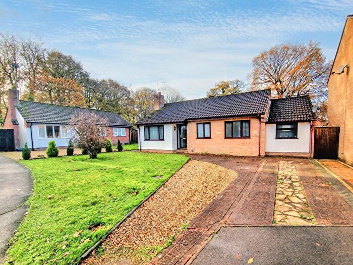 4 Bedroom Detached Bungalow For Sale In Beech Close, Willand, Cullompton, EX15