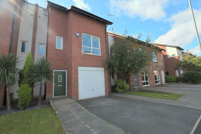 3 Bedroom Town House To Rent In Georgia Avenue, Didsbury, M20