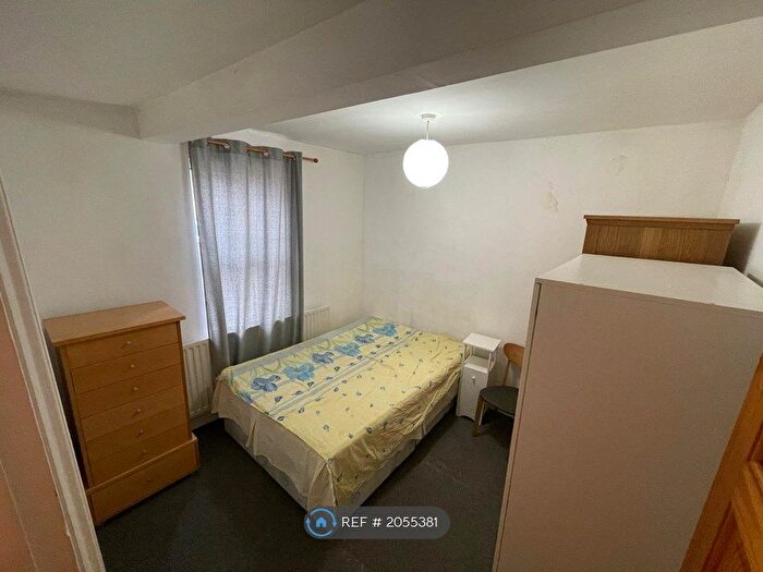 1 Bedroom Flat To Rent In Well Street, London, E9