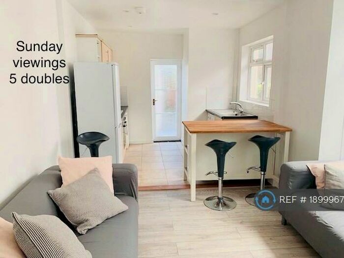 5 Bedroom Terraced House To Rent In Telephone Road, Southsea, PO4