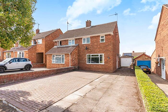 2 Bedroom Semi-Detached House For Sale In Wellfield Avenue, Luton, LU3