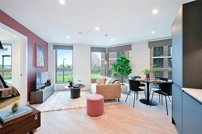 3 Bedroom Apartment To Rent In Uncle Leeds, Whitehall, LS12