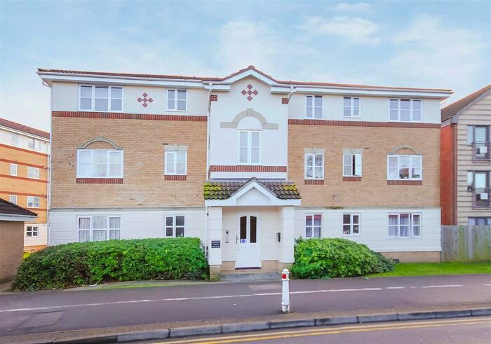 2 Bedroom Flat To Rent In Richards Way, Cippenham, Slough, SL1
