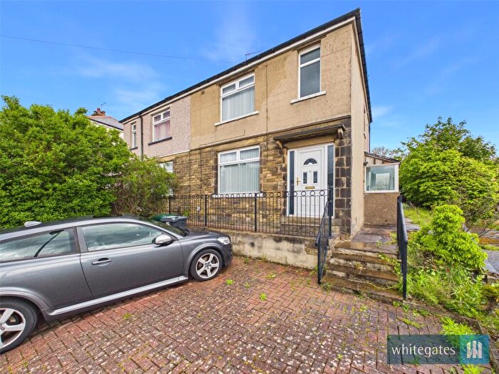 3 Bedroom Semi Detached House For Sale In High House Avenue, Bradford, West Yorkshire, BD2