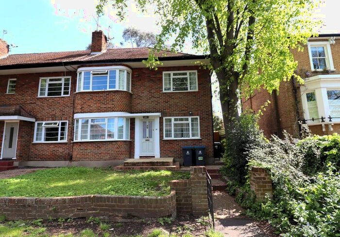 2 Bedroom Maisonette To Rent In Queens Road, Kingston Upon Thames, KT2