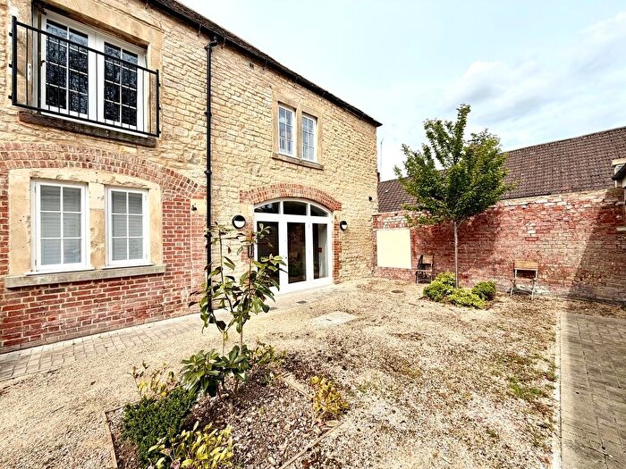 1 Bedroom Flat For Sale In The Woodlands, Calne, SN11