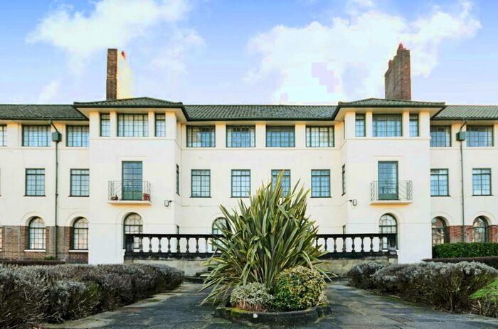 Studio To Rent In Finchley Road, Temple Fortune, London, NW11