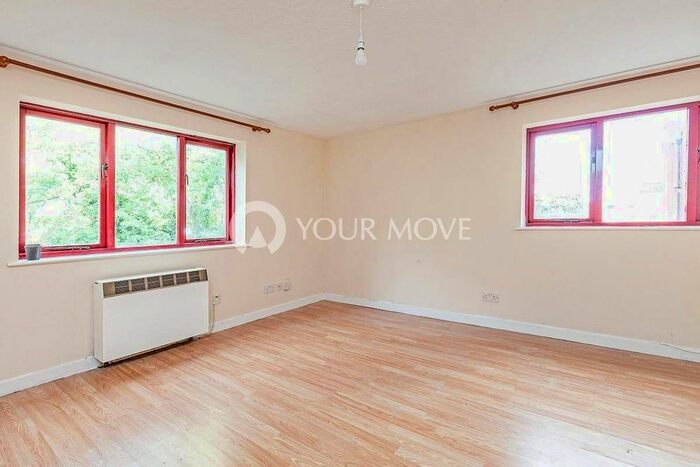 2 Bedroom Flat To Rent In New Cross Road, London SE14