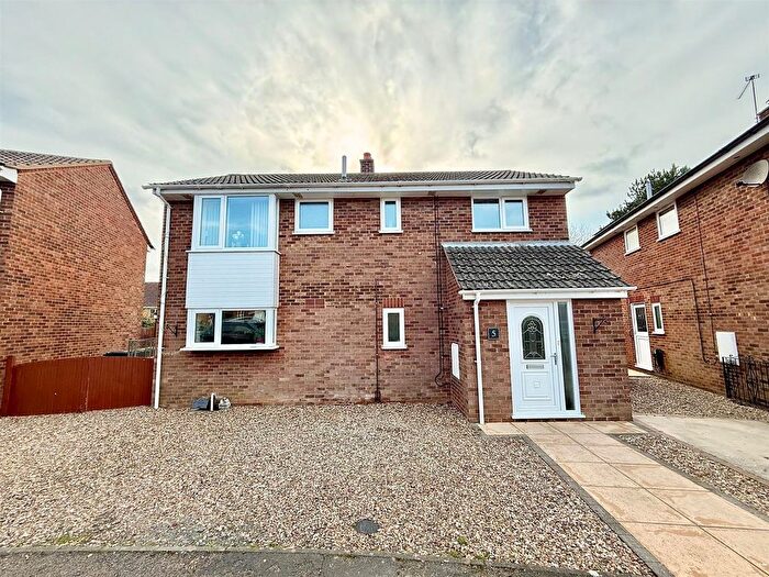 4 Bedroom Detached House For Sale In Fallowfield, Hemsby, Great Yarmouth, NR29