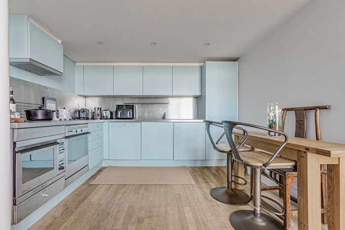 2 Bedroom Flat To Rent In The Piper Building, Peterborough Road, SW6