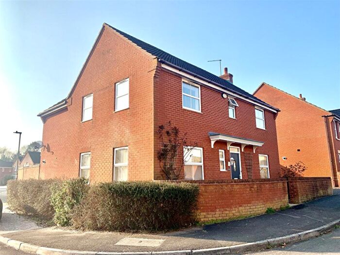 4 Bedroom Detached House To Rent In Quemerford, SN11