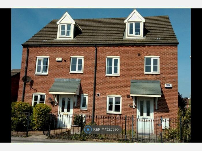 3 Bedroom Semi-Detached House To Rent In Longthorpe Lane, Thorpe, Wakefield WF3