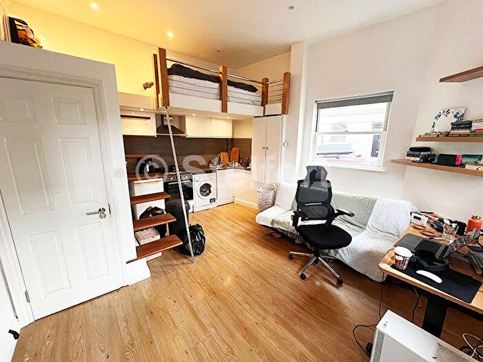 Studio To Rent In Junction Road, London, N19
