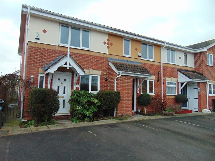 2 Bedroom End Of Terrace House To Rent In Hunters Way, Cippenham, Slough, SL1