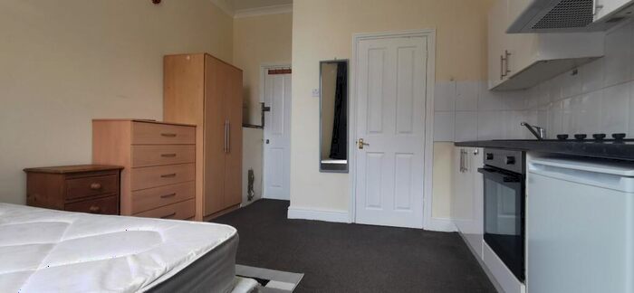 Studio To Rent In Studio Flat, High Road, Willesden Green, NW10