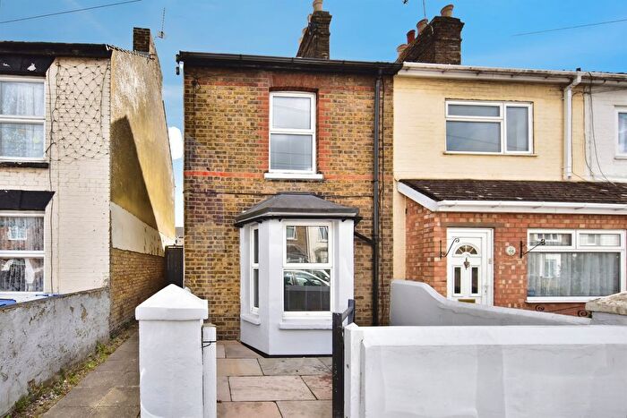 3 Bedroom Terraced House For Sale In Harold Road, Sittingbourne, ME10