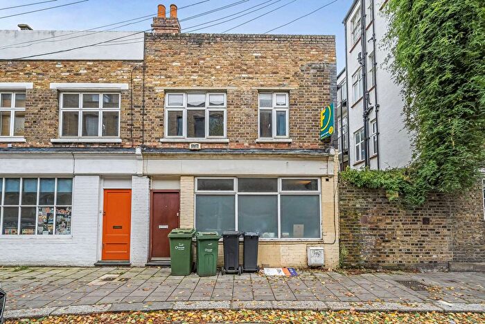 2 Bedroom Property To Rent In Crescent Lane, Clapham Park, London, SW4