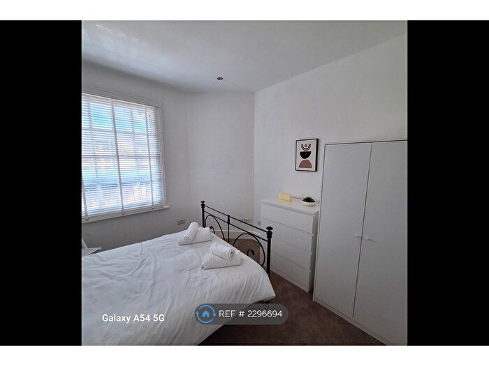 3 Bedroom Flat To Rent In Jebb Avenue, London, SW2